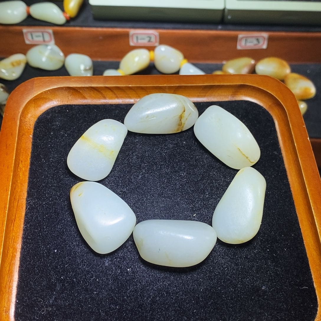 用***4和田玉未镶嵌手链