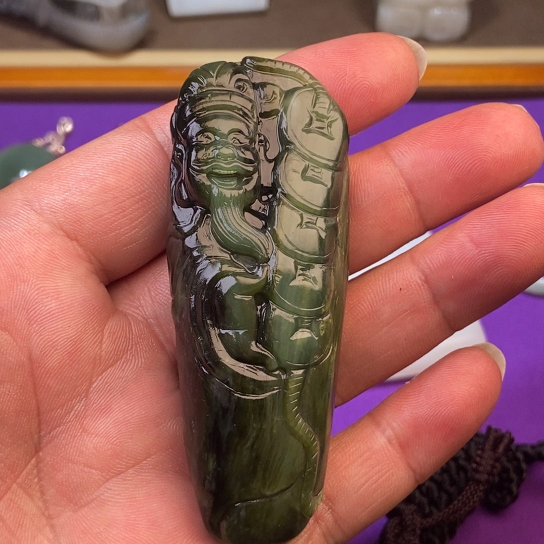 和田玉（糖玉）朱节未镶嵌抱****梦