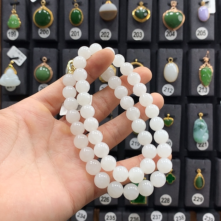 和田玉颈饰未镶嵌