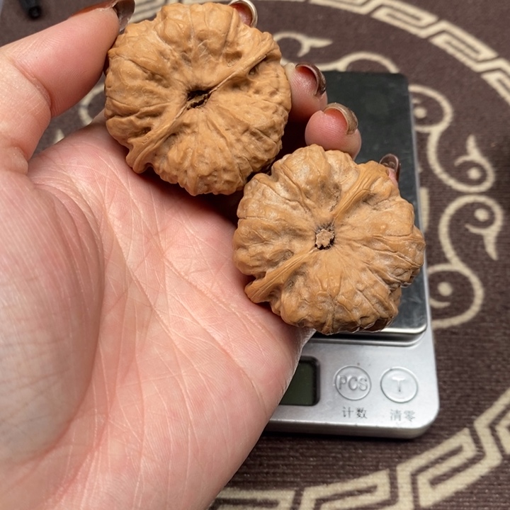 文玩核桃吊坠蛤蟆头微修