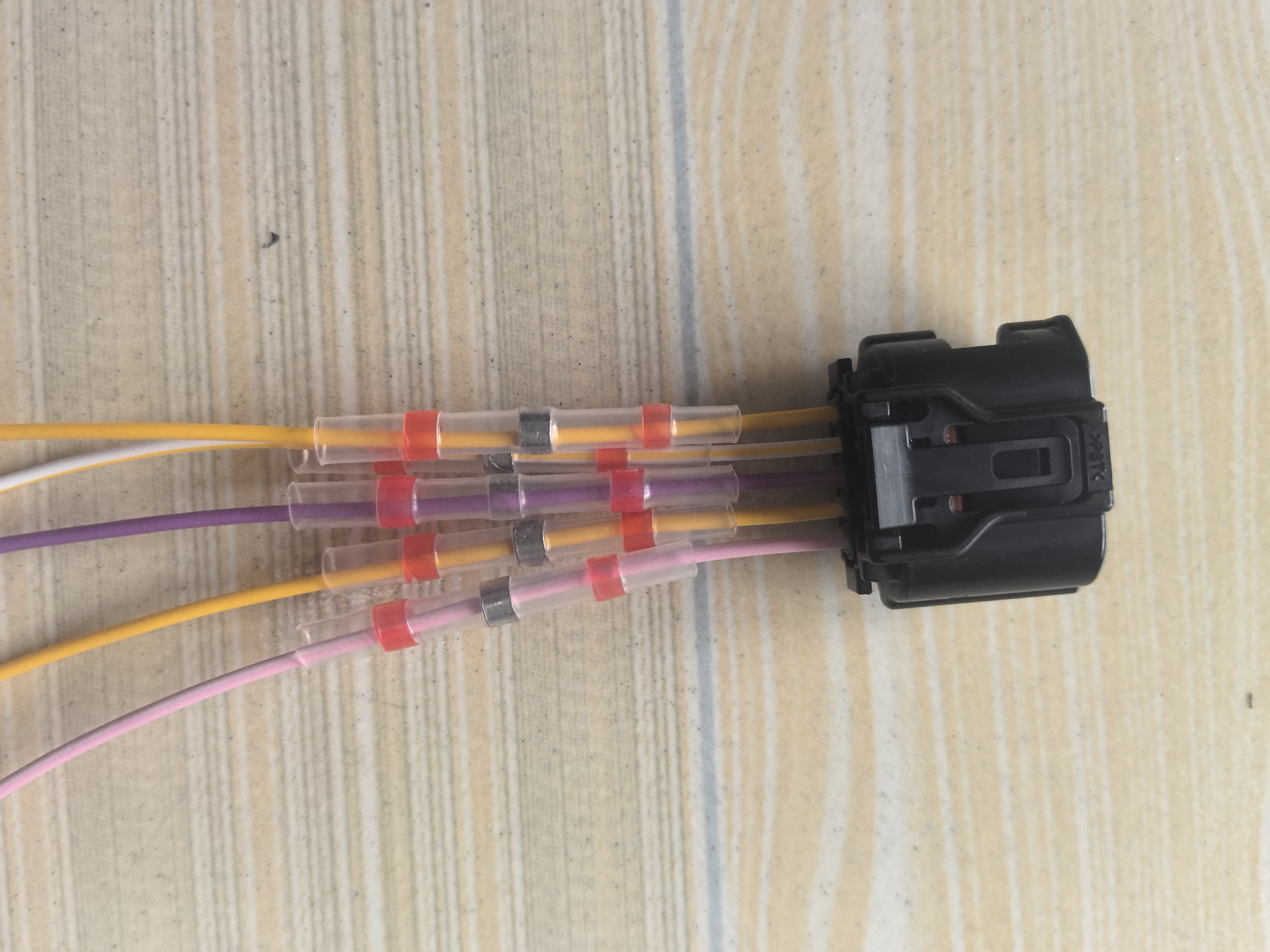 六代凯美瑞空流插头通病虚接（非质量问题，安装后不退不换）