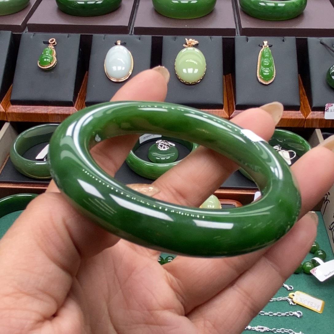 和田玉（碧玉）未镶嵌手镯