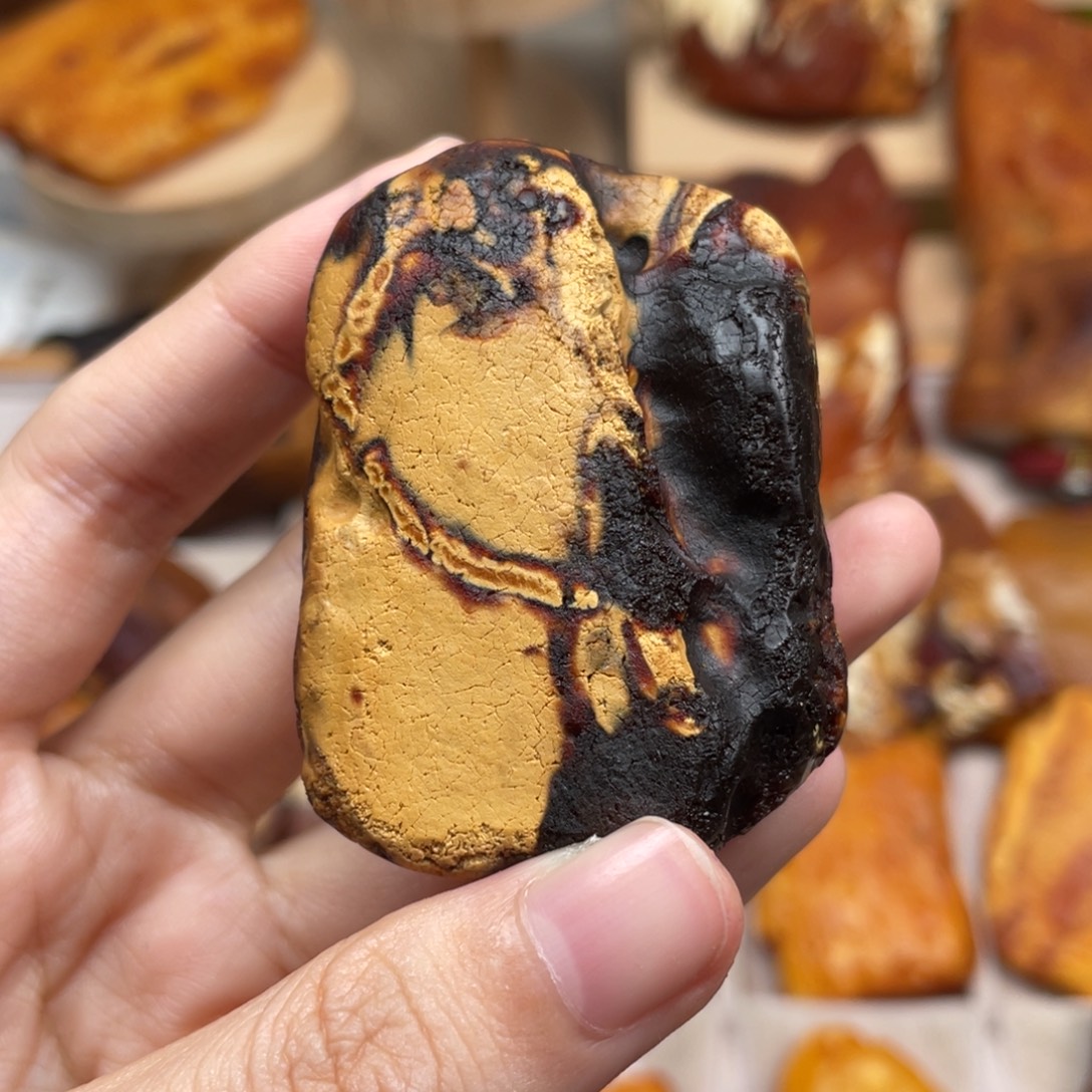 欣****琥珀未镶嵌珠宝奇石