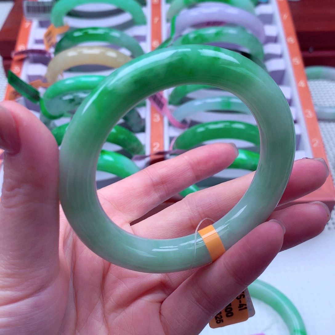 翡翠未镶嵌手镯翡翠