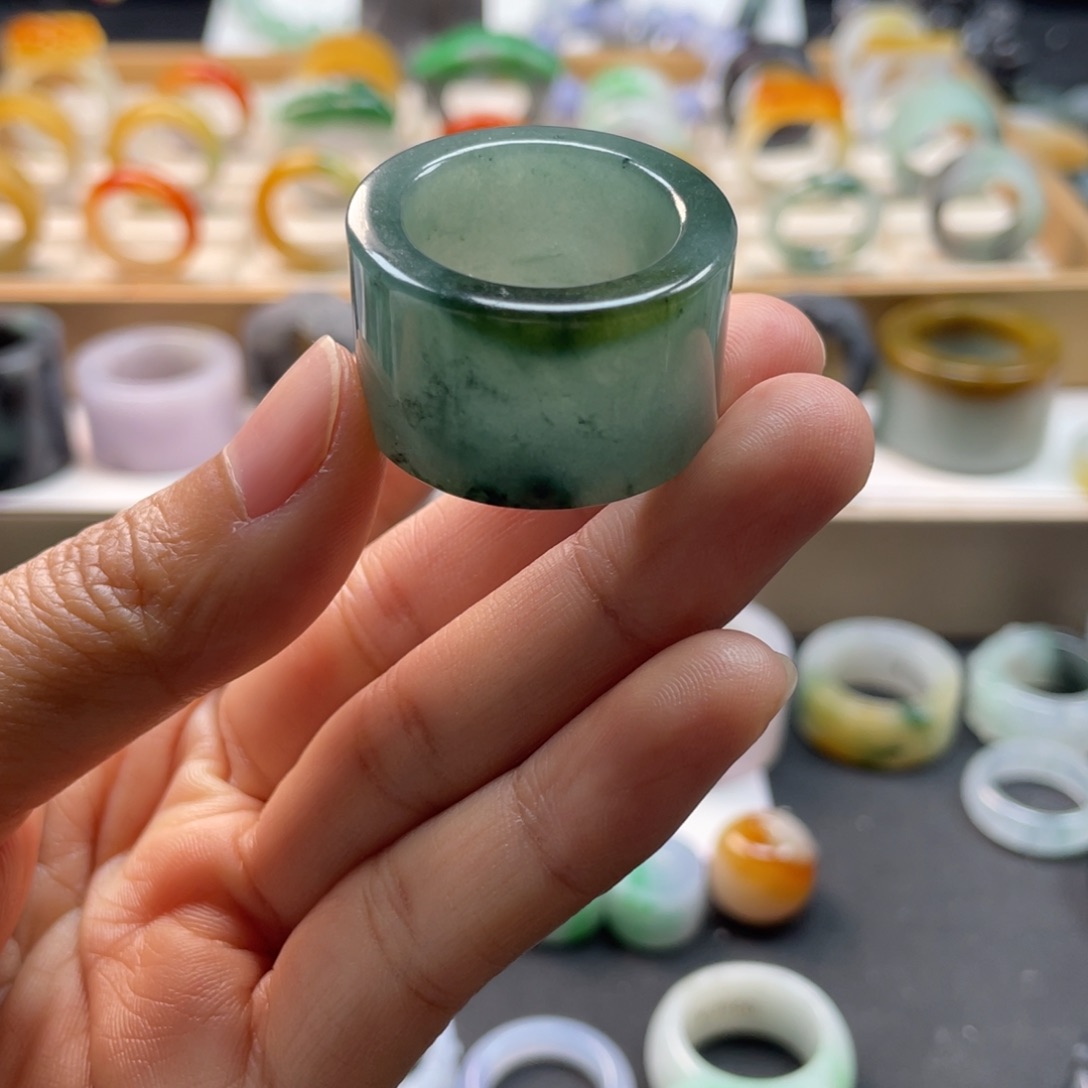 定制翡翠未镶嵌戒指