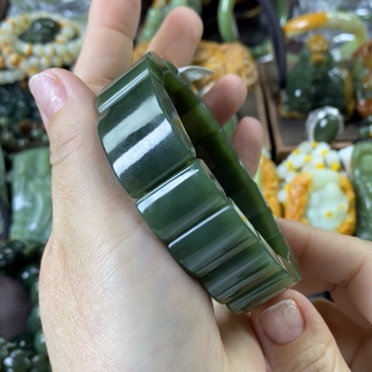 透闪石质玉手牌未镶嵌?***?