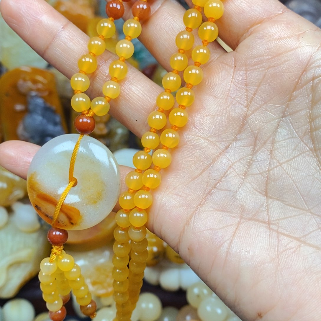 石英质玉（黄龙玉）未镶嵌颈饰