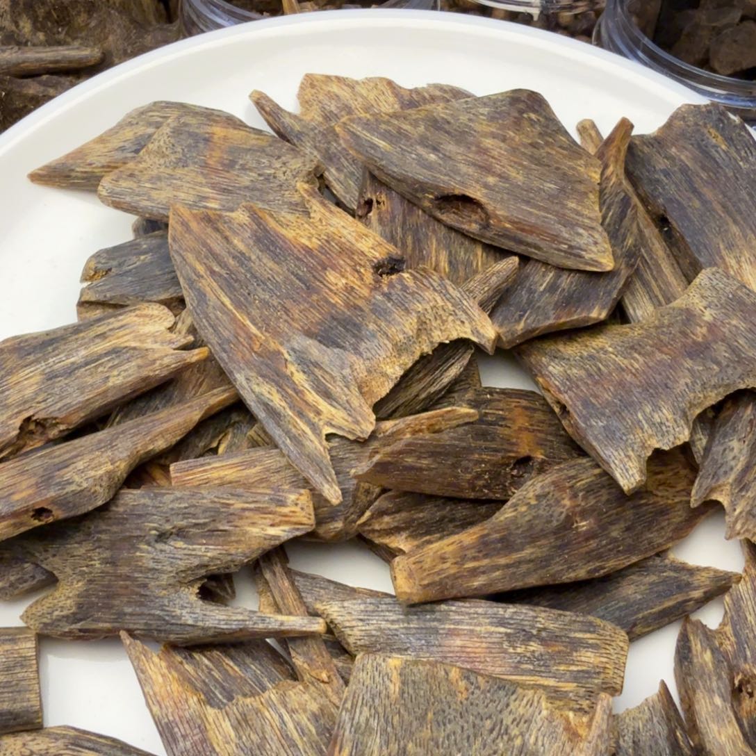 沉香沉香碎屑沉水红骨凹身块料20g