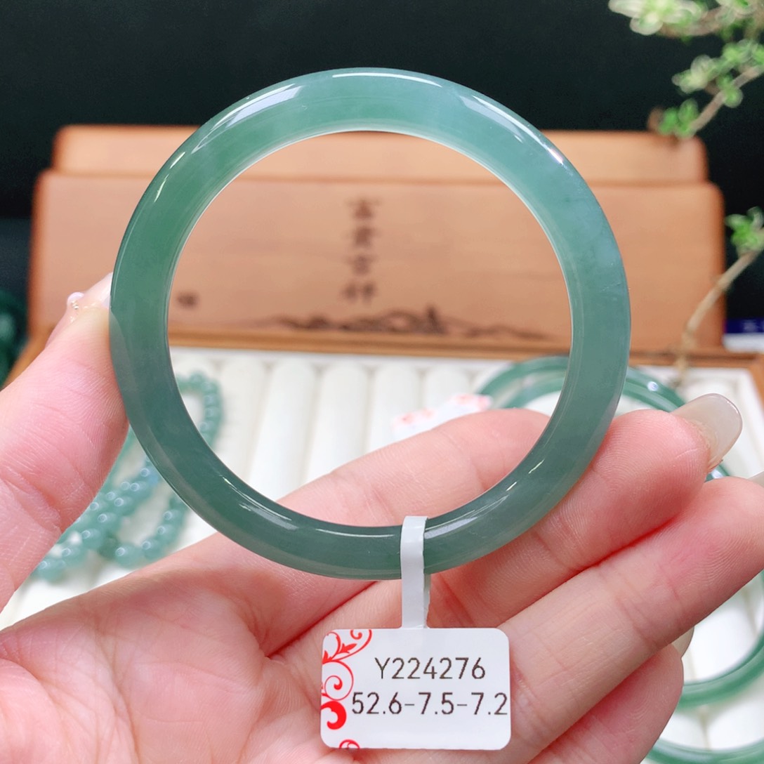 翡翠手镯未镶嵌天然