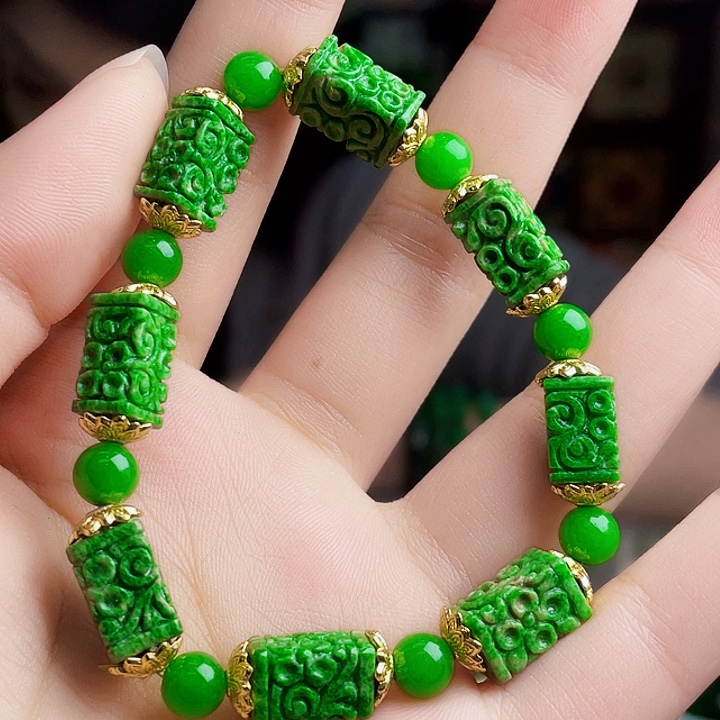 翡翠未镶嵌颈饰多样性