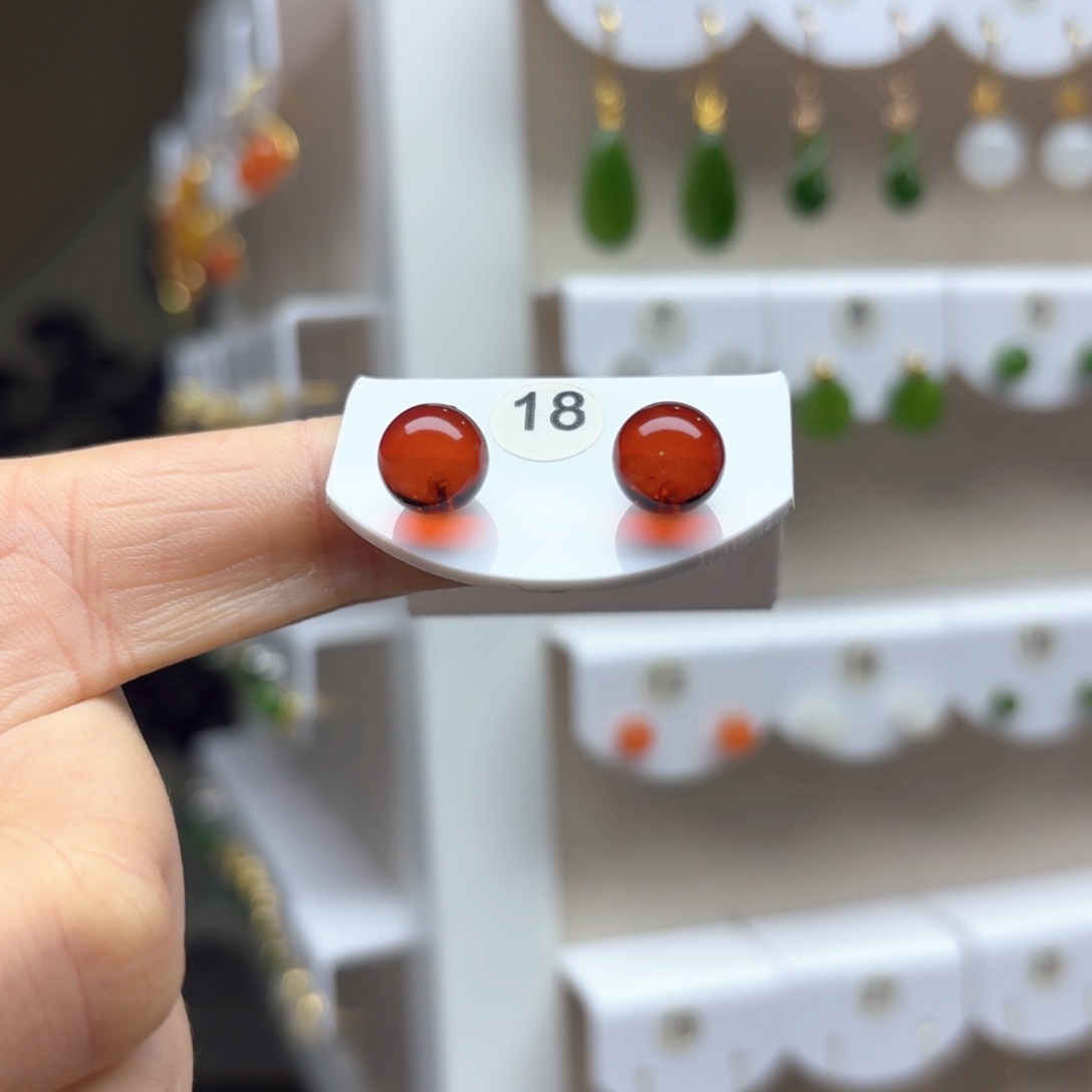 血珀耳饰18K金镶嵌血珀