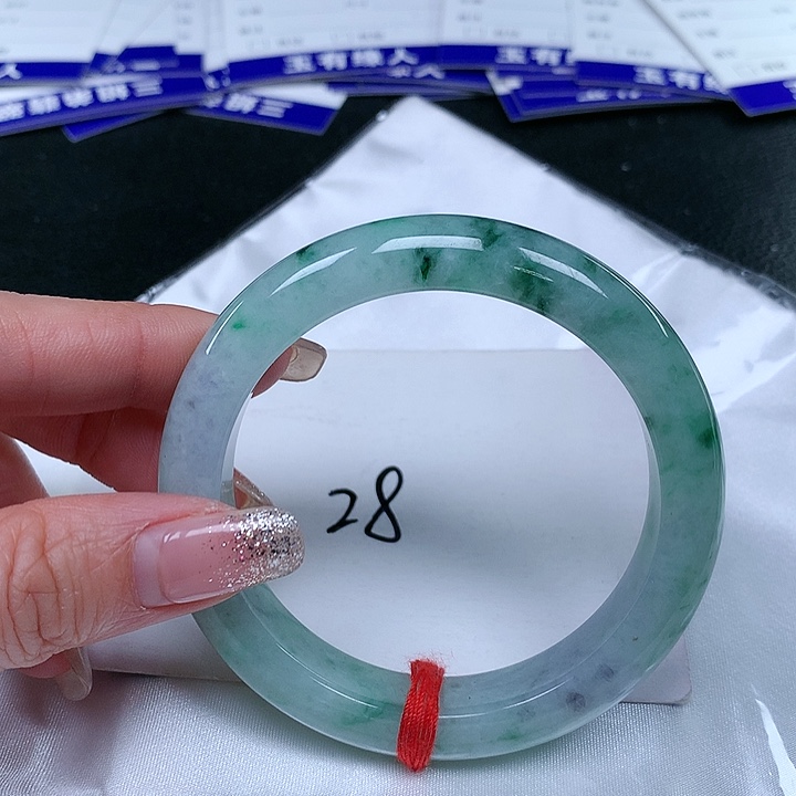 翡翠手镯未镶嵌翡翠手镯未镶嵌