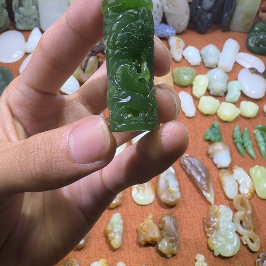 和田玉颈饰未镶嵌青*