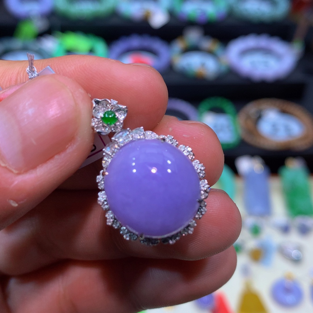 翡翠18K金镶嵌颈饰