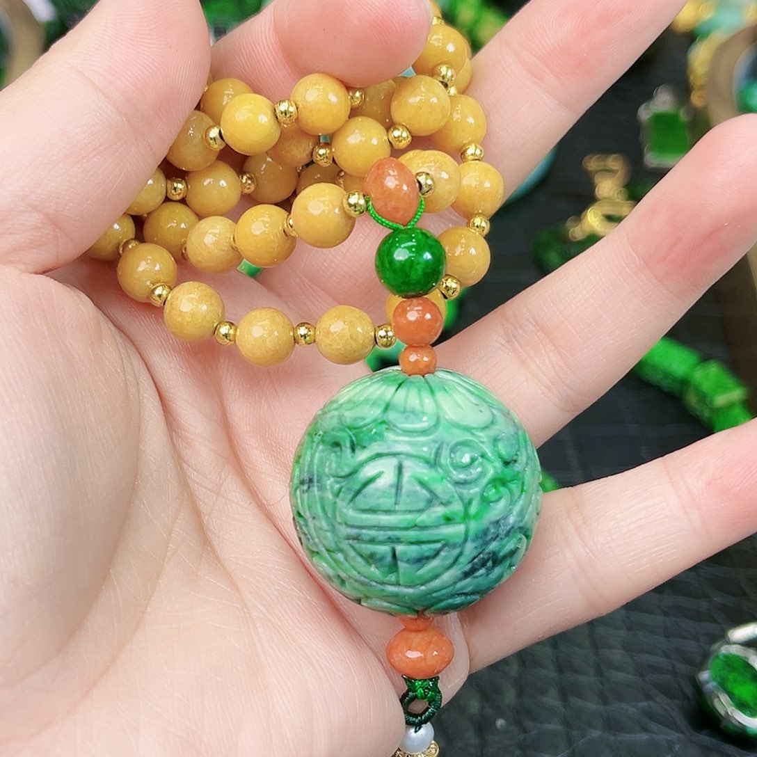 翡翠颈饰未镶嵌项链