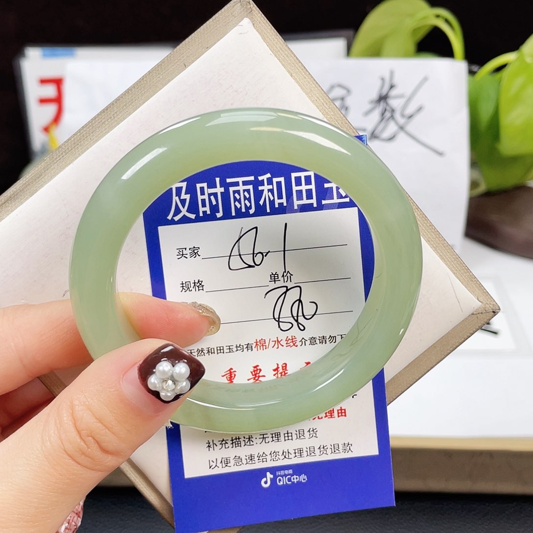 和田玉手镯未镶嵌