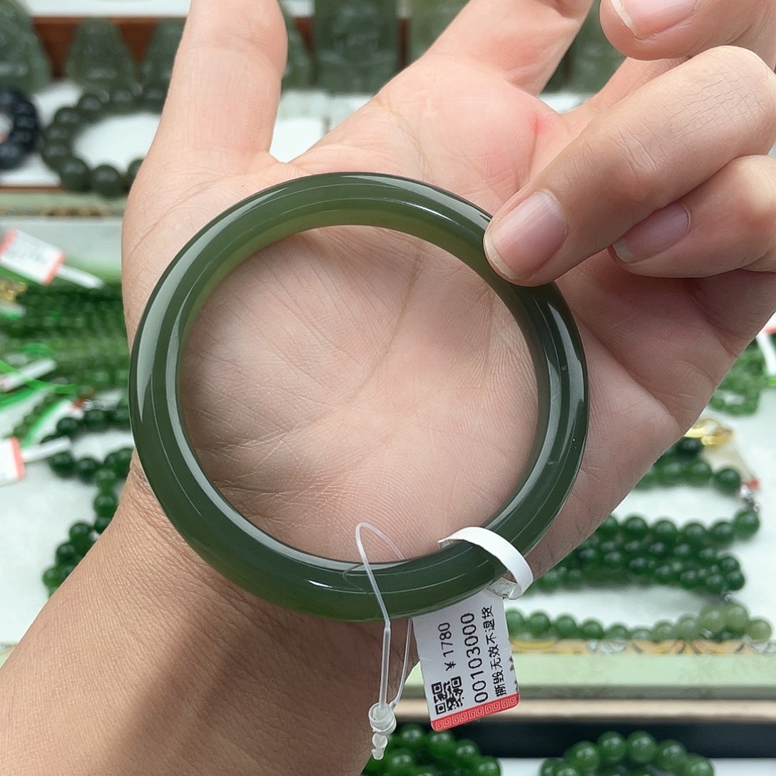 和田玉手镯未镶嵌