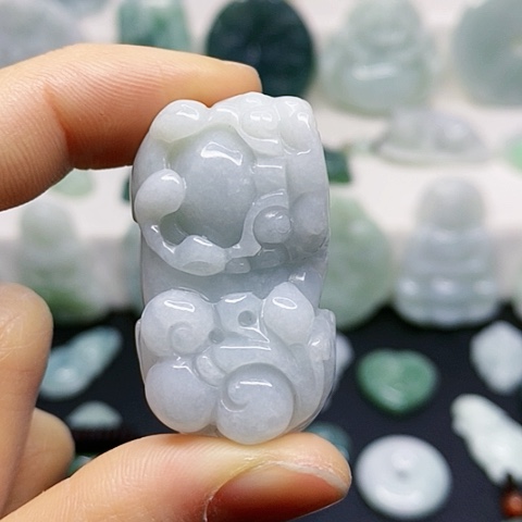 翡翠颈饰未镶嵌吊坠