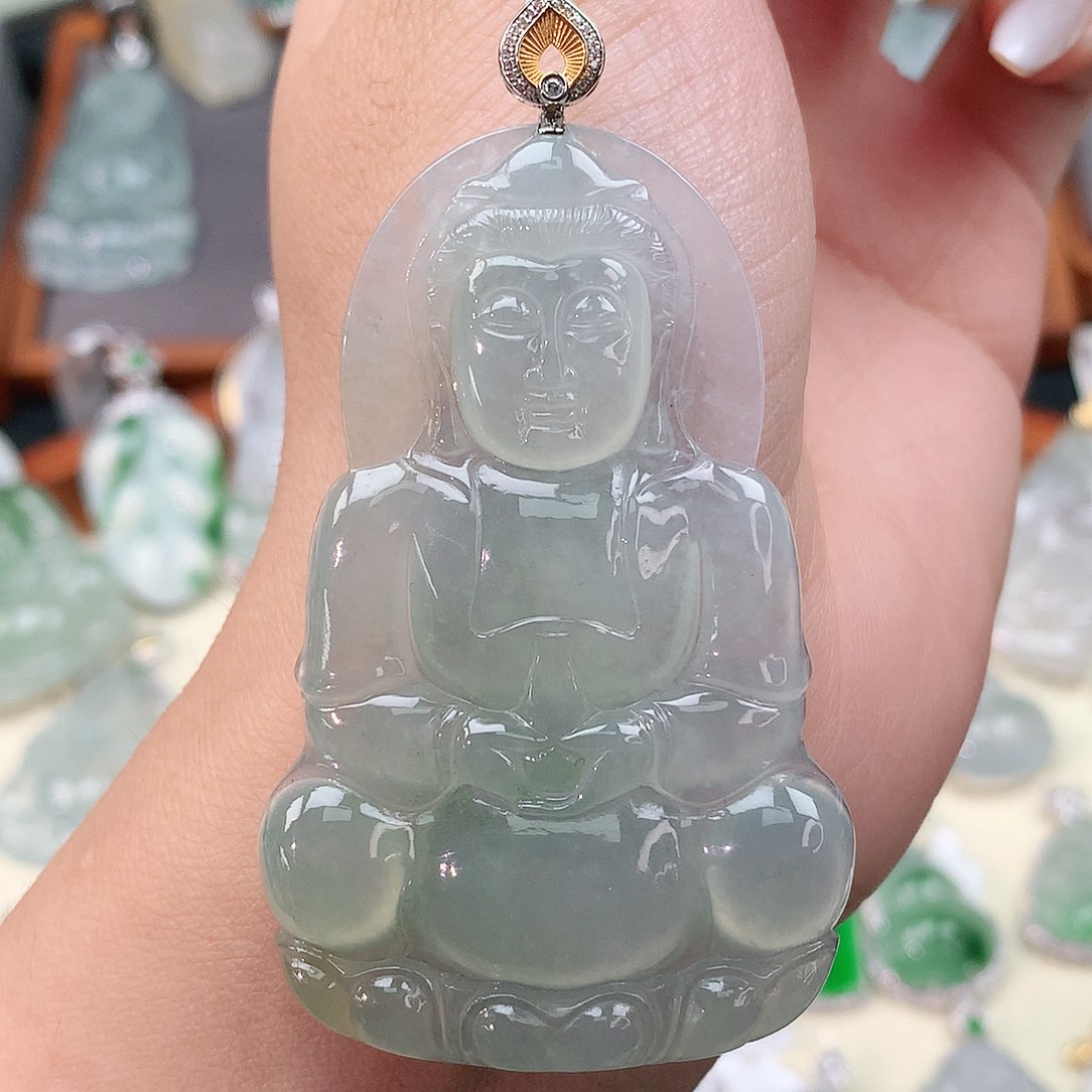 颈饰18K金镶嵌翡翠观音