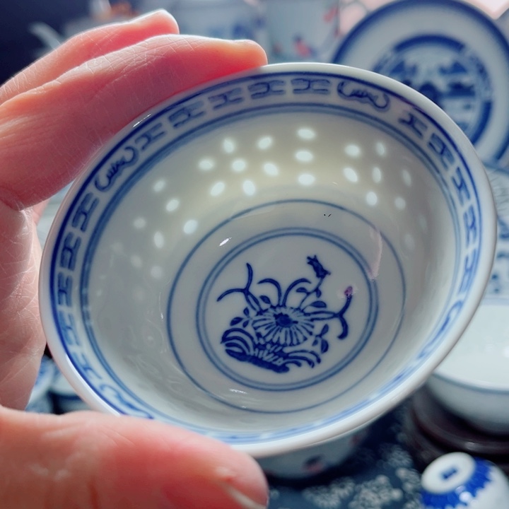 青花玲珑兰花小茶碗