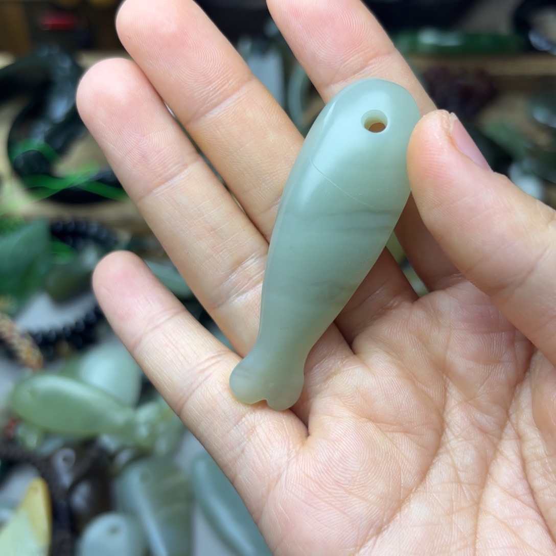 啾***啾和田玉未镶嵌颈饰