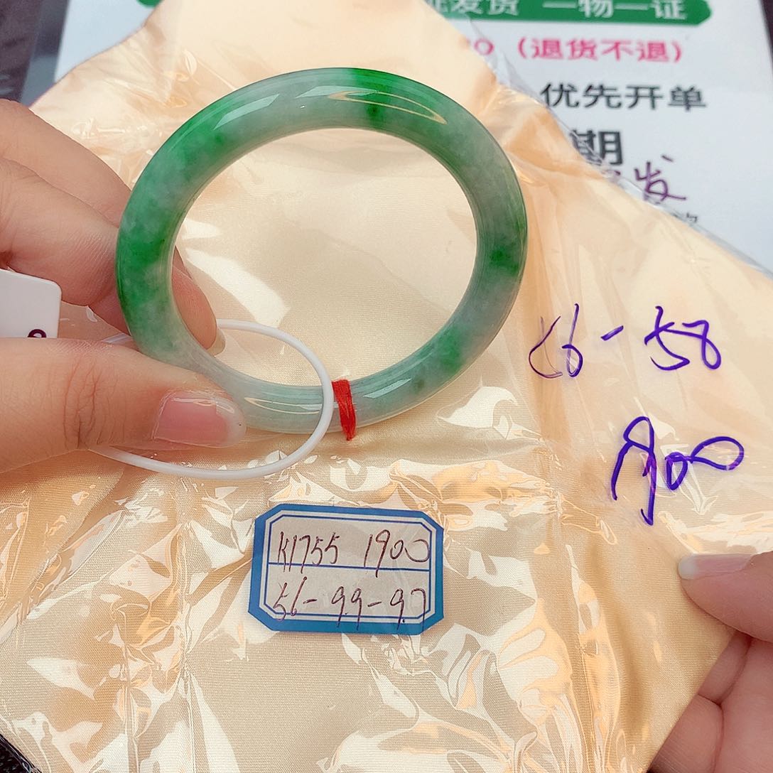 翡翠手镯未镶嵌缅甸翡翠