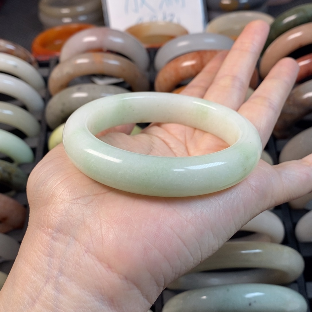 未镶嵌手镯石英质玉福**溢