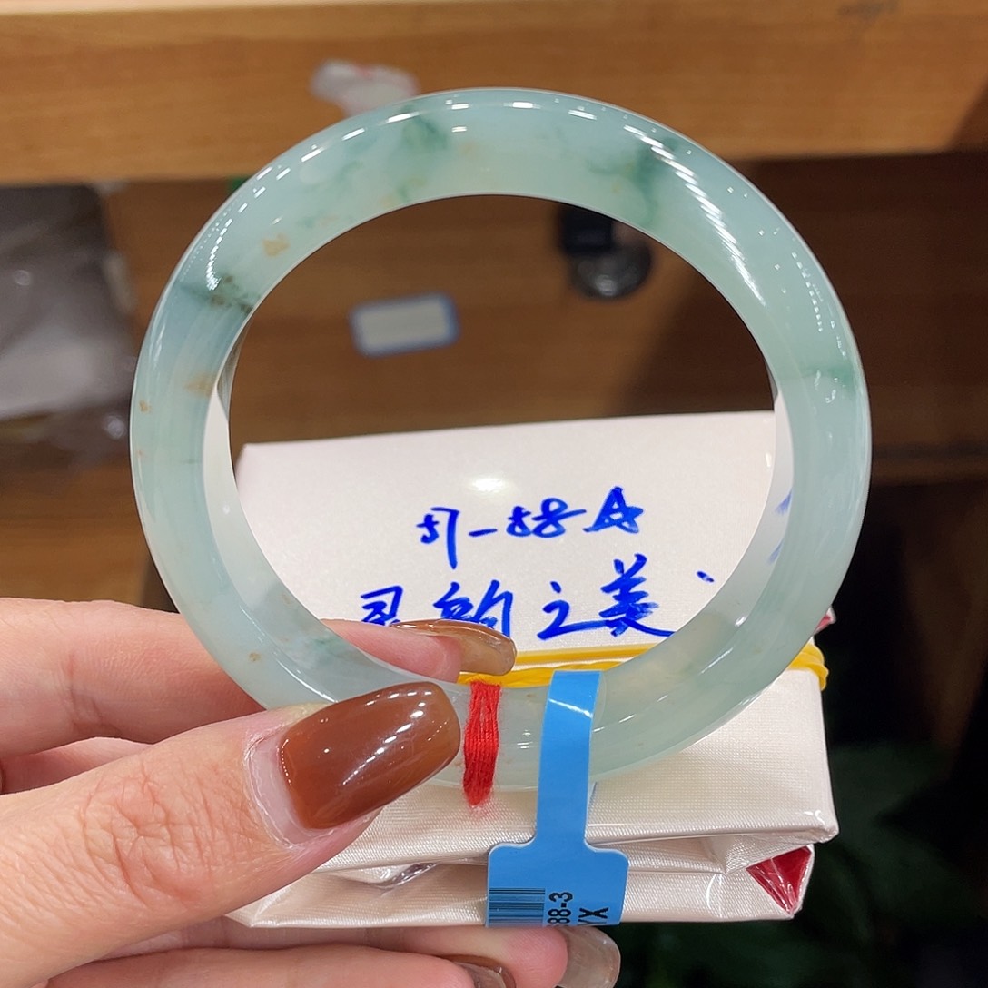 翡翠手镯未镶嵌天然