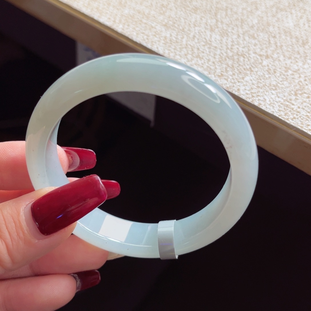 翡翠手镯未镶嵌手镯