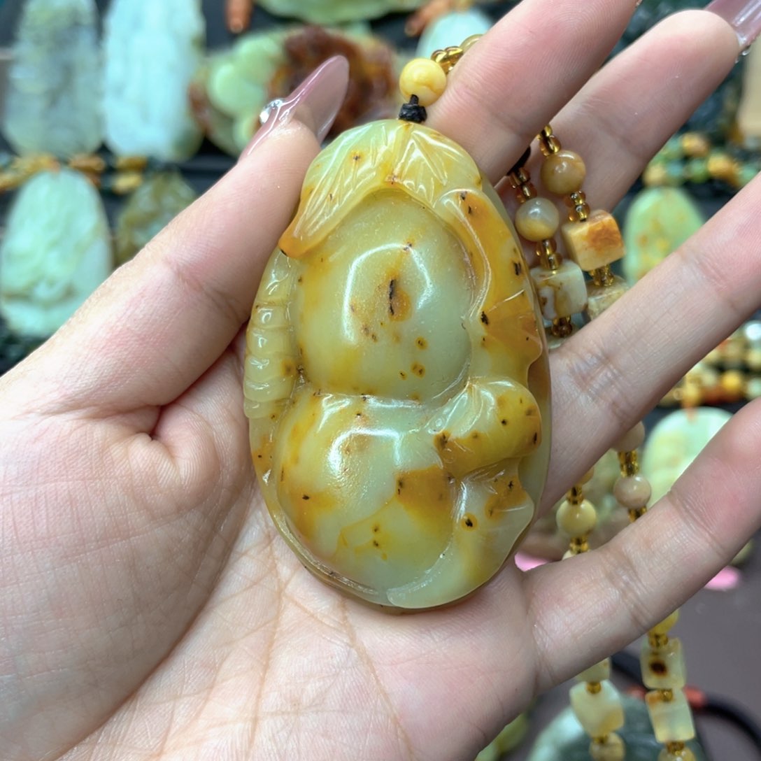 蛇纹石玉颈饰未镶嵌