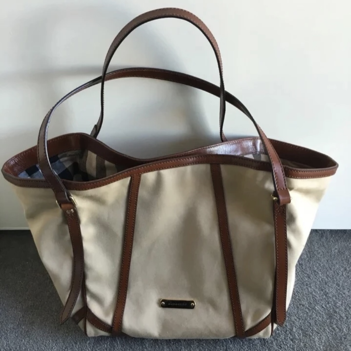 95新 BURBERRY/博柏利 XM/经典棕色线条单肩水桶托特THKH12120083