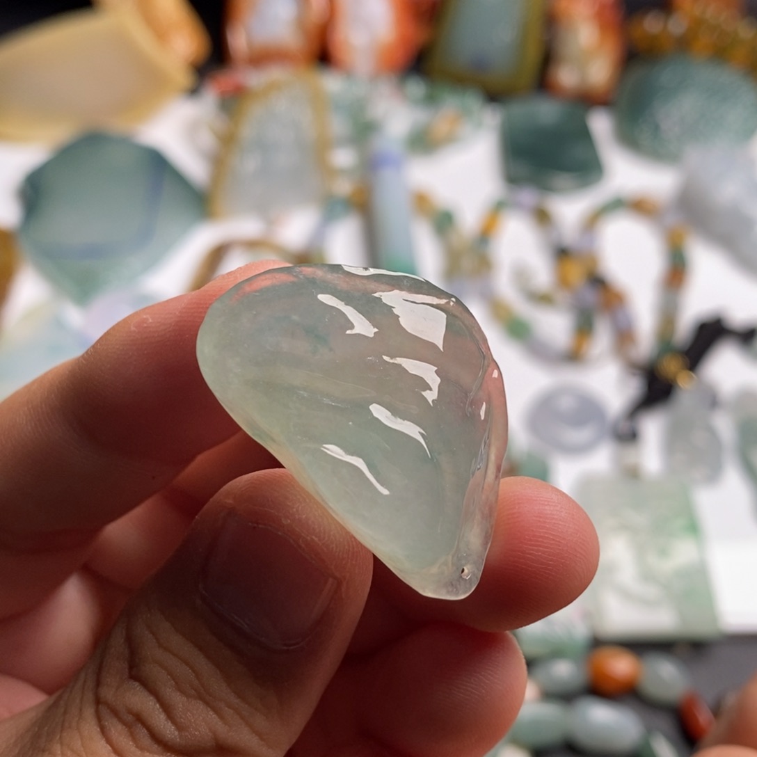 定制翡翠未镶嵌冰胶飘花随形