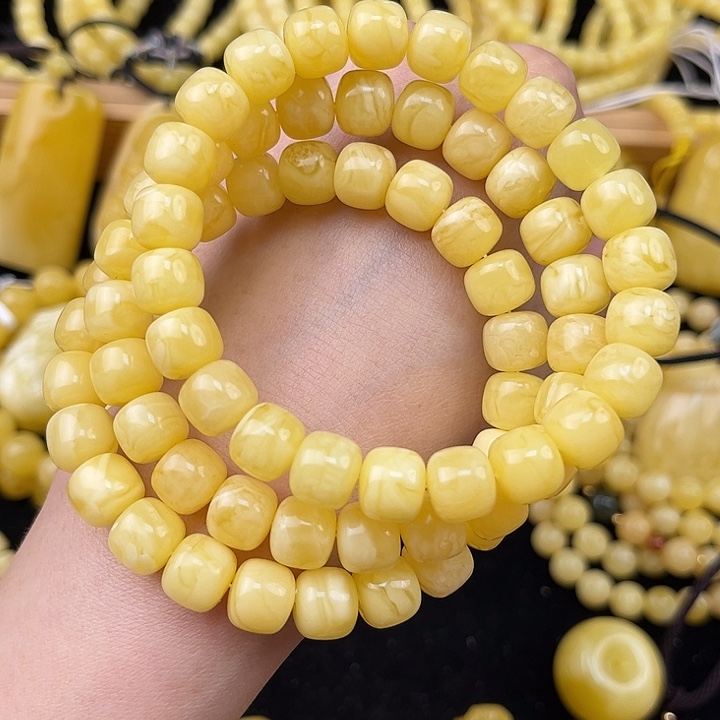 琥珀未镶嵌颈饰琥珀，多样性发其一