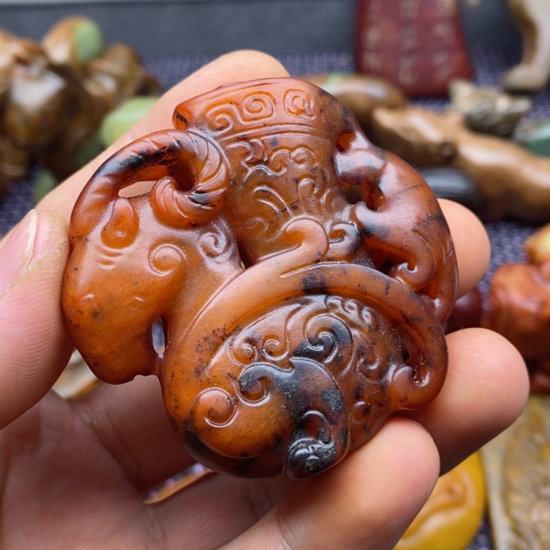 蛇纹石玉颈饰足银镀金镶嵌