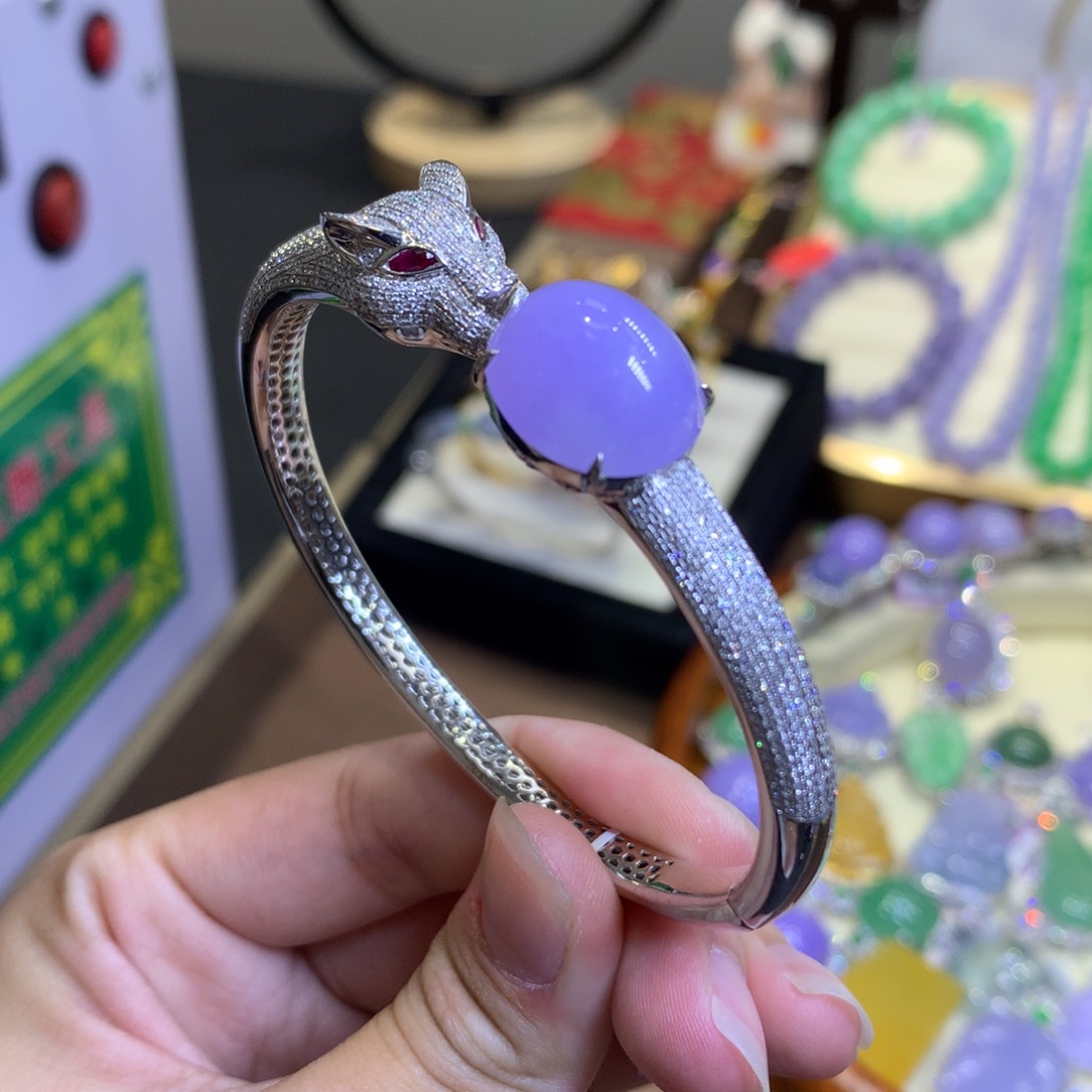 翡翠18K金镶嵌颈饰翡翠