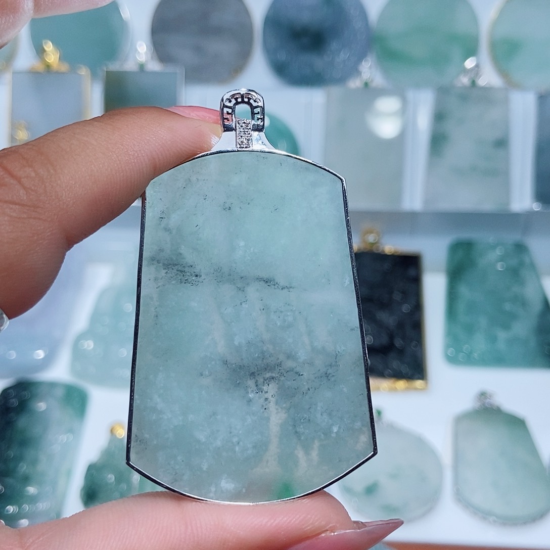 翡翠吊坠(不含链)18K金镶嵌