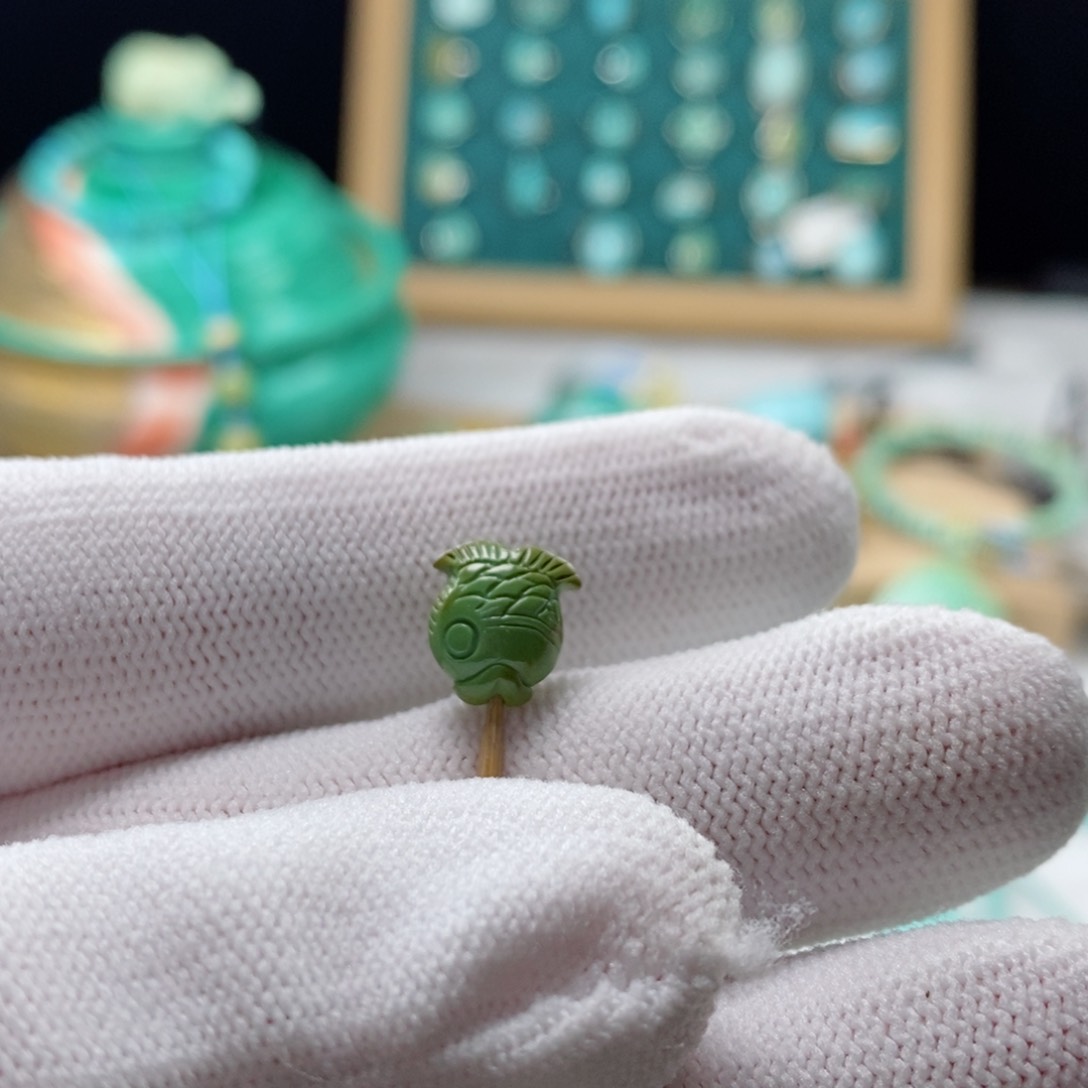 绿松石颈饰未镶嵌