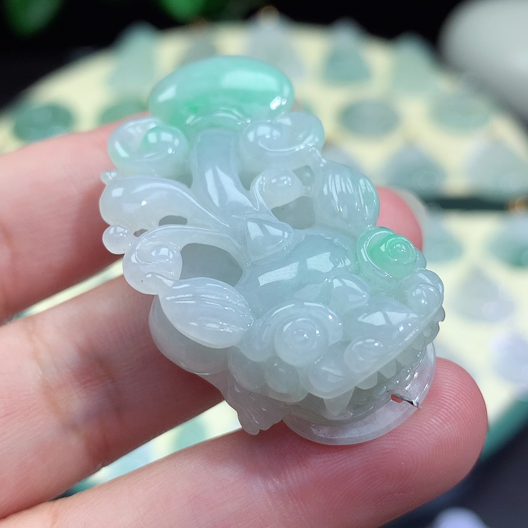 翡翠未镶嵌颈饰貔貅