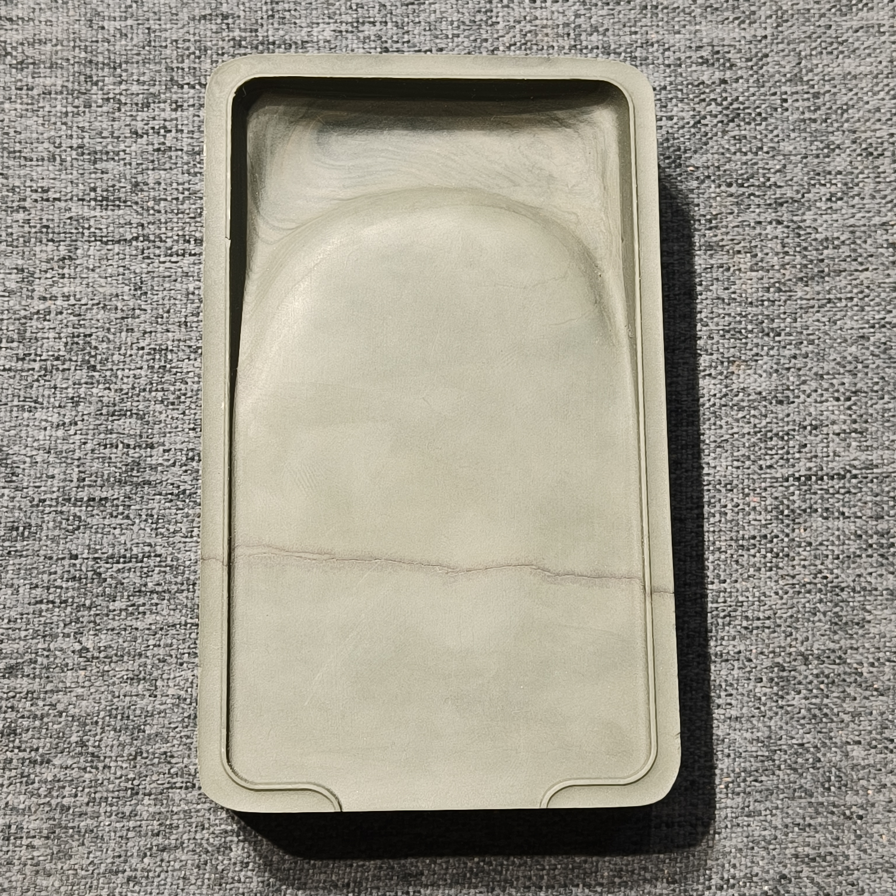 老坑洮砚，喇嘛崖老坑鸭头绿柳叶边淌池砚，尺寸12.7*7.6*2.4厘米