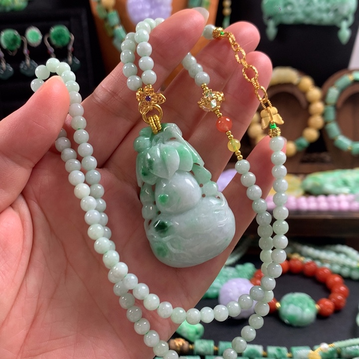 翡翠未镶嵌颈饰吊坠