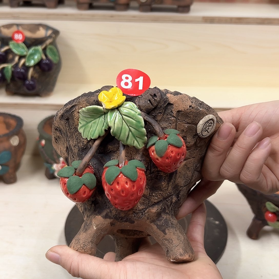 紫砂花盆81号内口外14高13花瑕疵