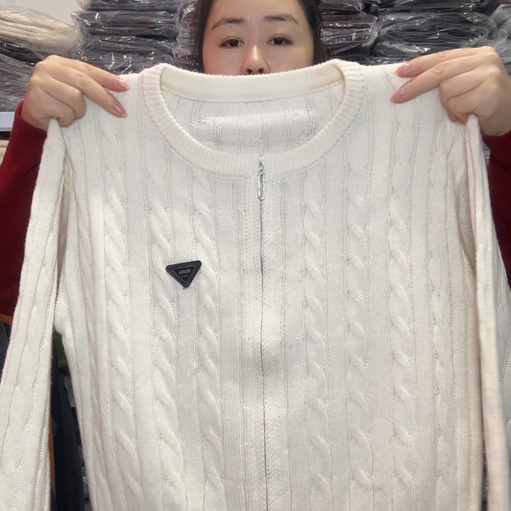 短袖短裤搭配白色