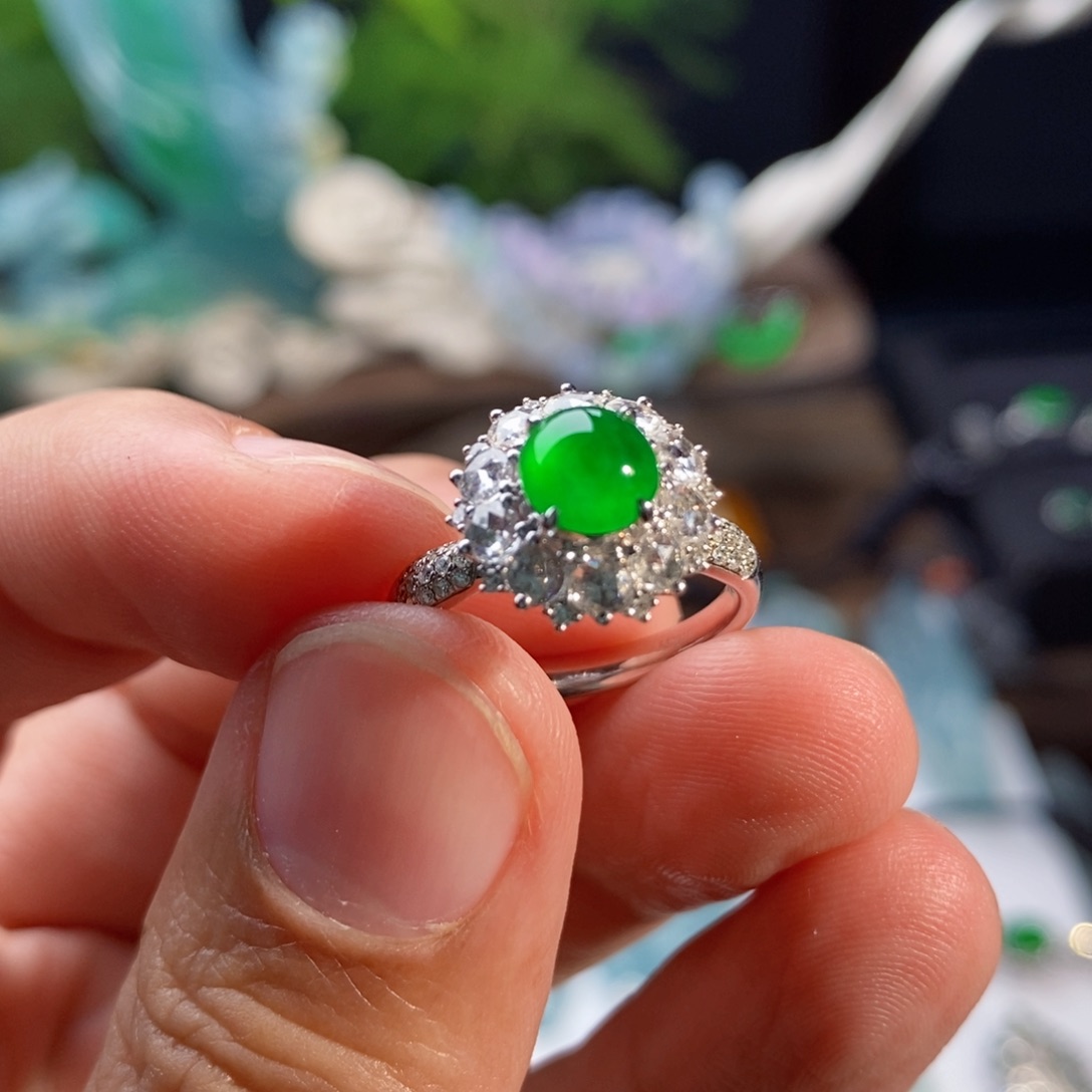 翡翠戒指18K金镶嵌高冰绿戒