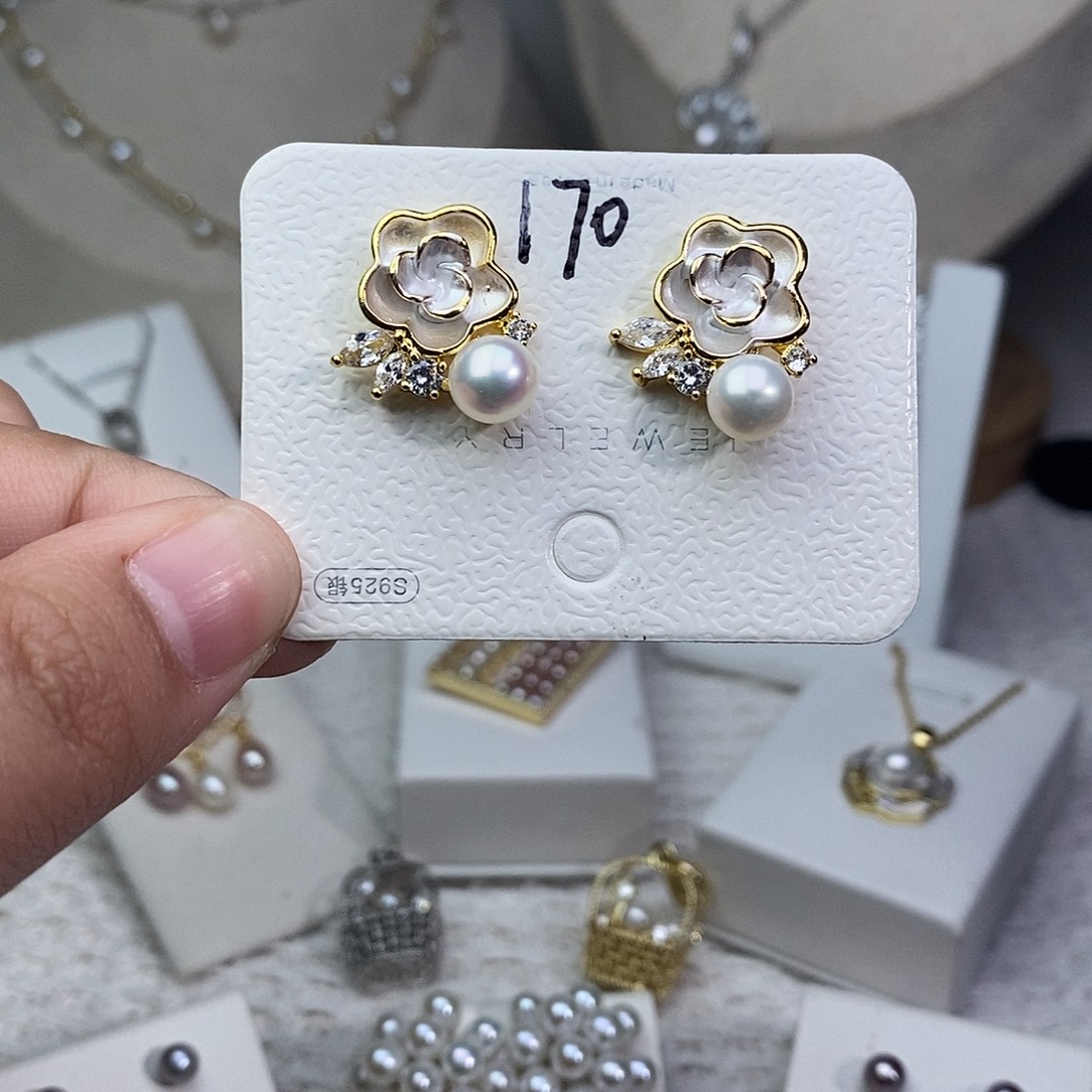 淡水珍珠银S925镶嵌耳饰