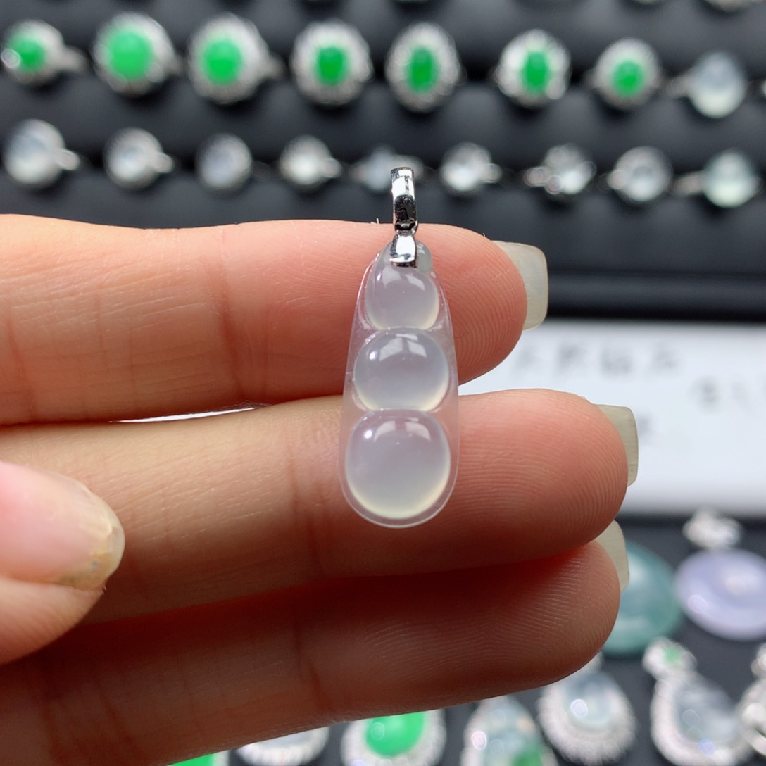 颈饰18K金镶嵌翡翠