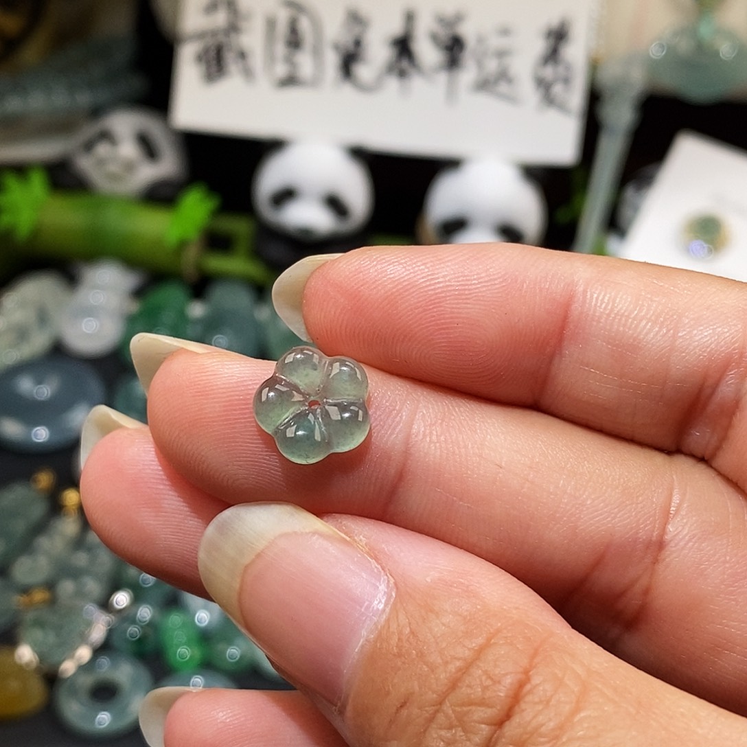 嘉****翡翠未镶嵌颈饰花