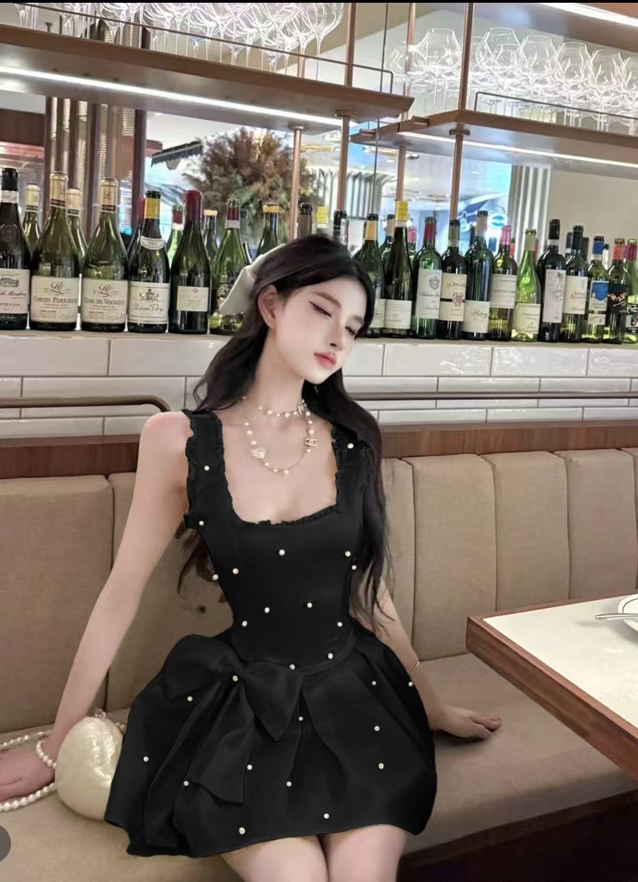 连衣裙显瘦气质时尚小黑裙夏季法式收腰高腰黑色修身名媛设计感