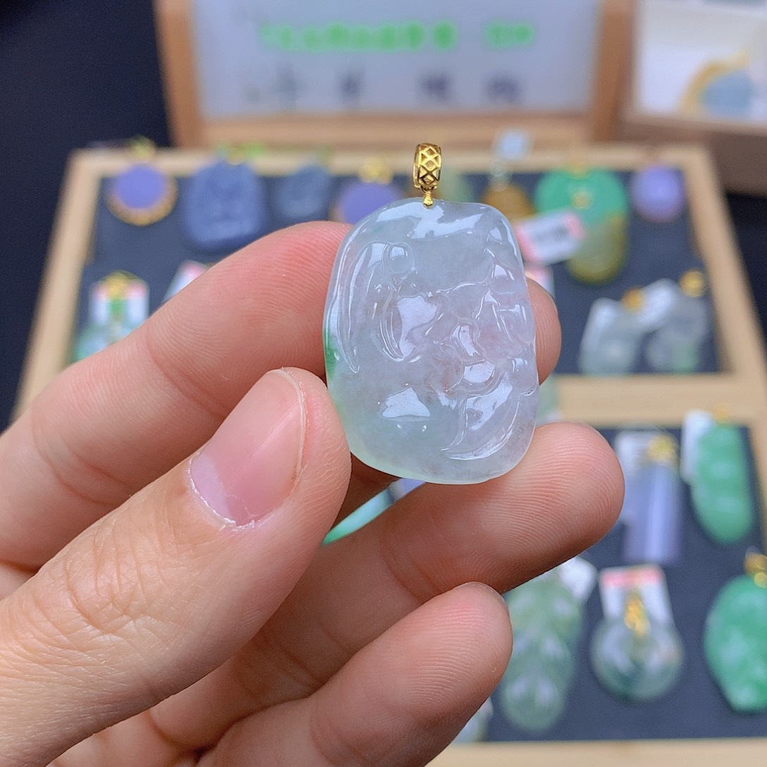 翡翠颈饰18K金镶嵌翡翠