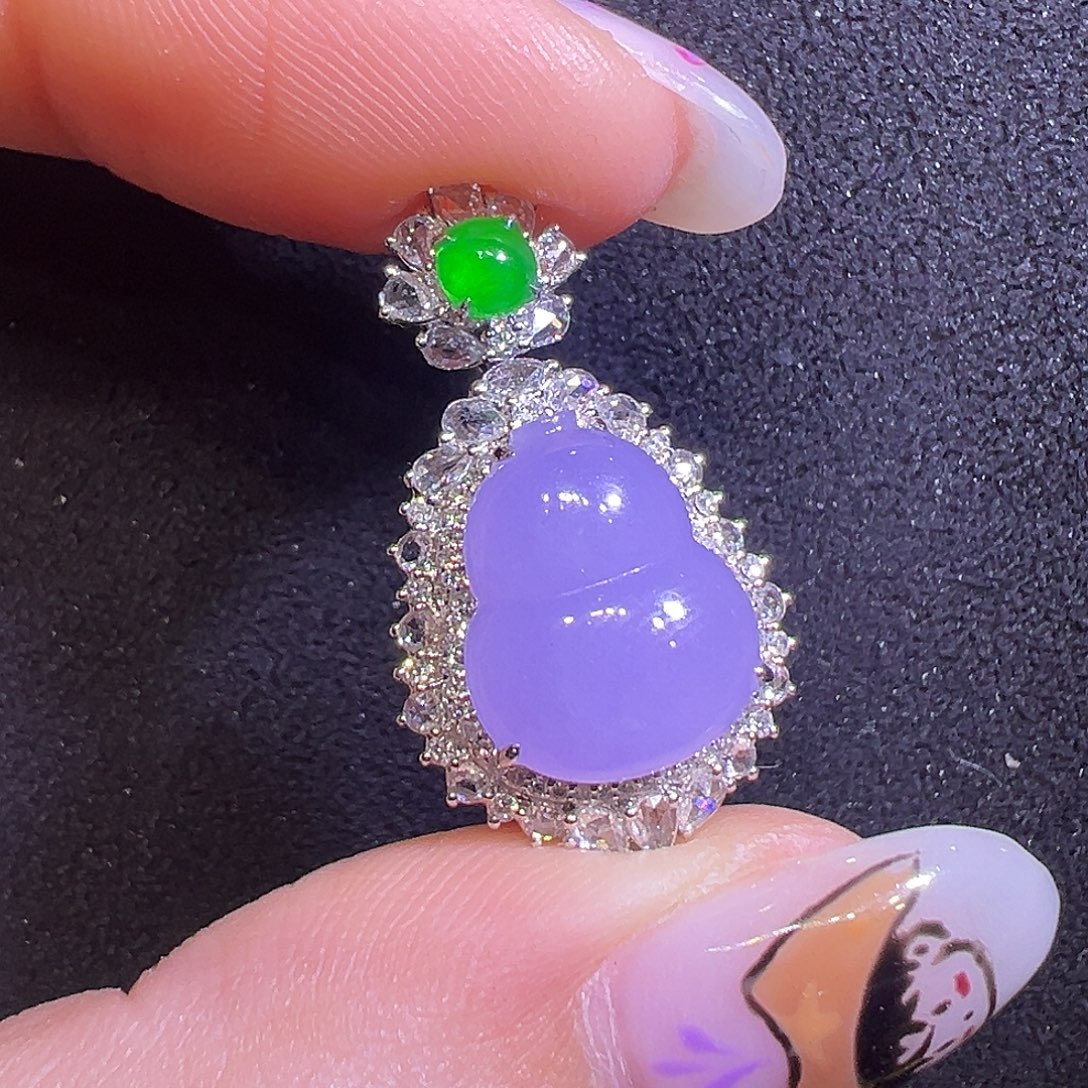 翡翠18K金镶嵌颈饰葫芦