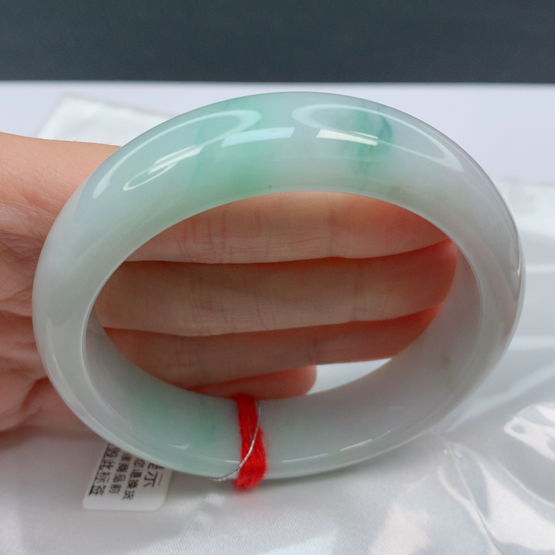 翡翠手镯未镶嵌问***?58正圈